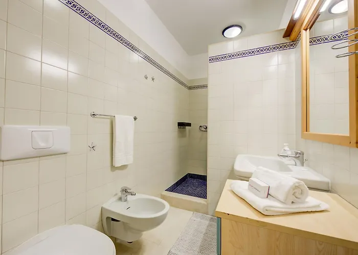 Casa Mondragon In - Happy * Λατζίζε